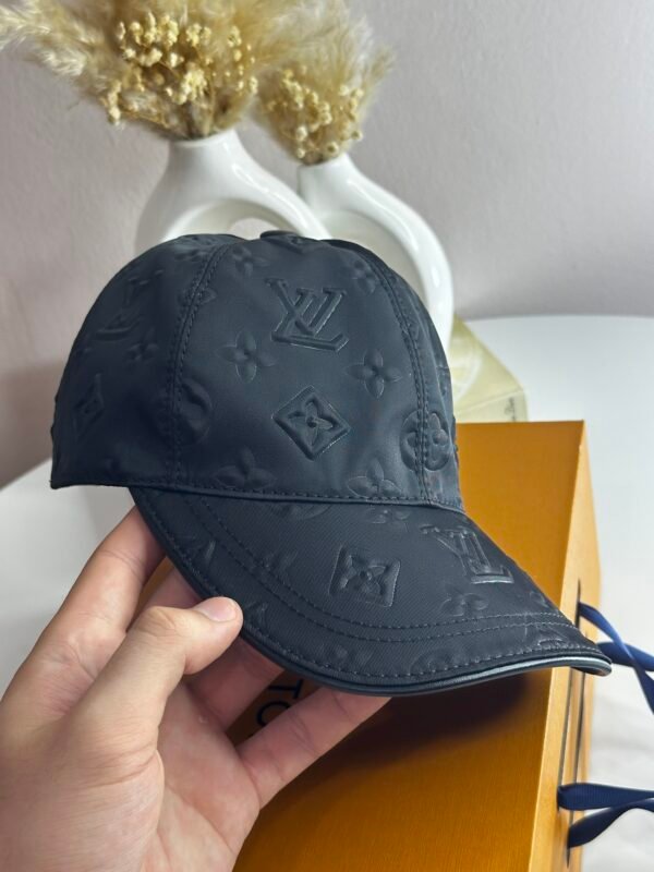 IMG_7606 Casquette LV Noir Avec le Packaging